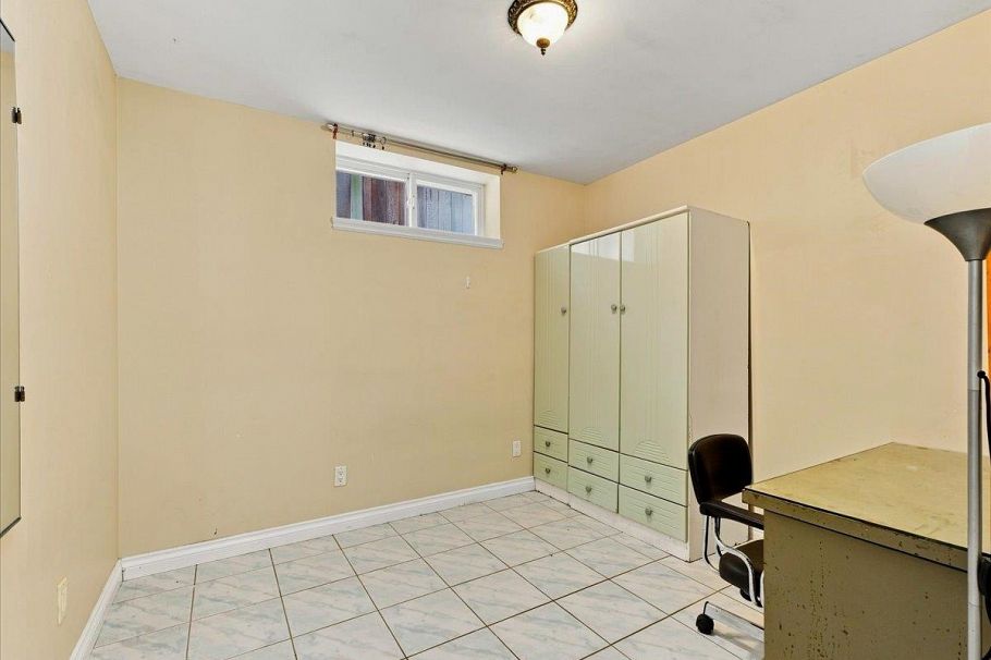 2579 W 45th Avenue Vancouver, BC - 25
