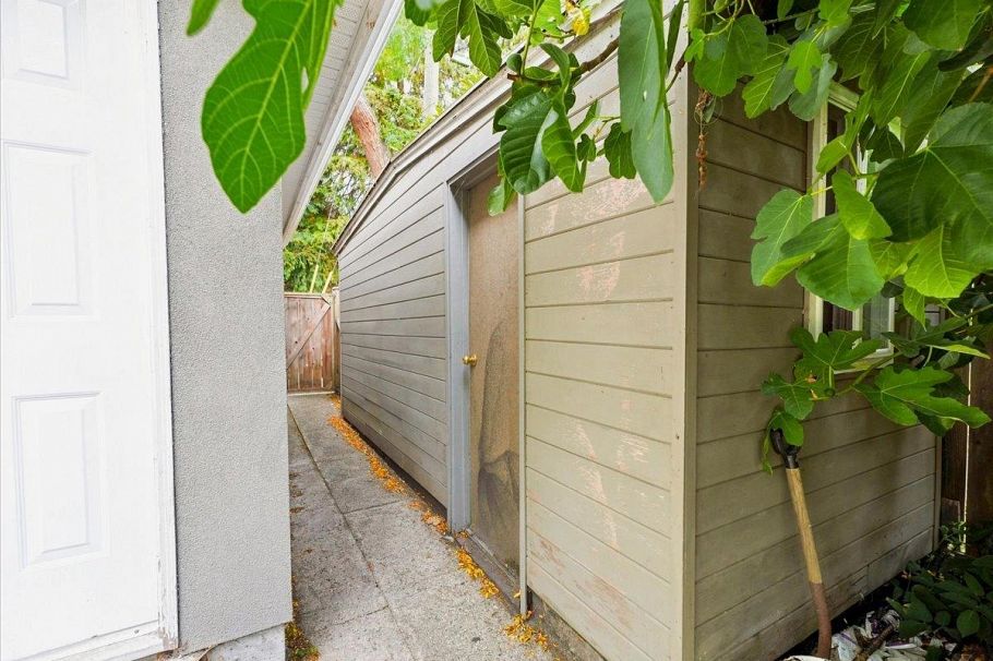 2579 W 45th Avenue Vancouver, BC - 32