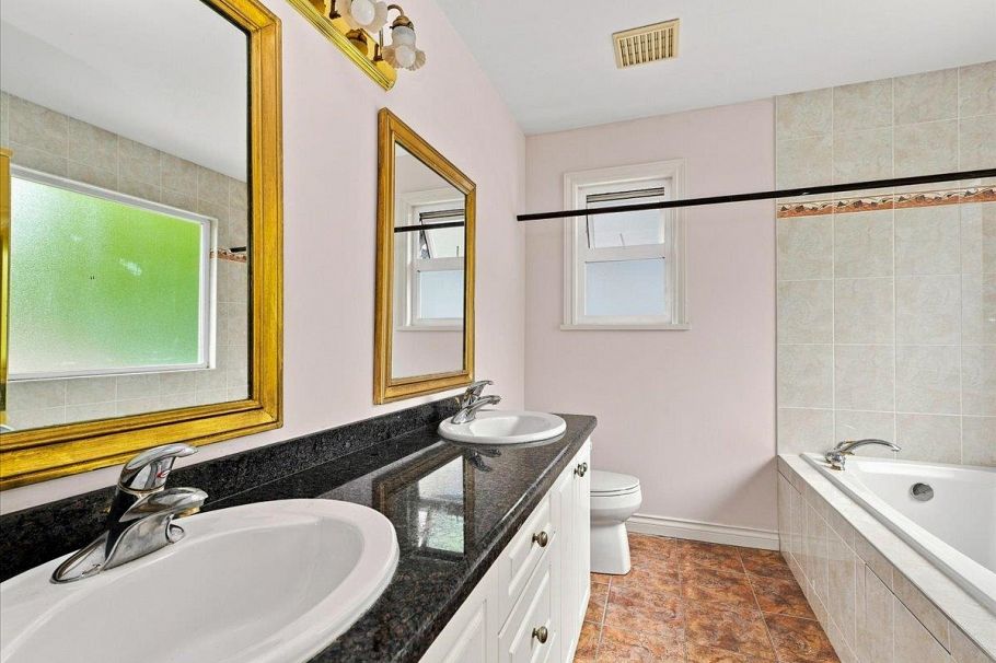 2579 W 45th Avenue Vancouver, BC - 15