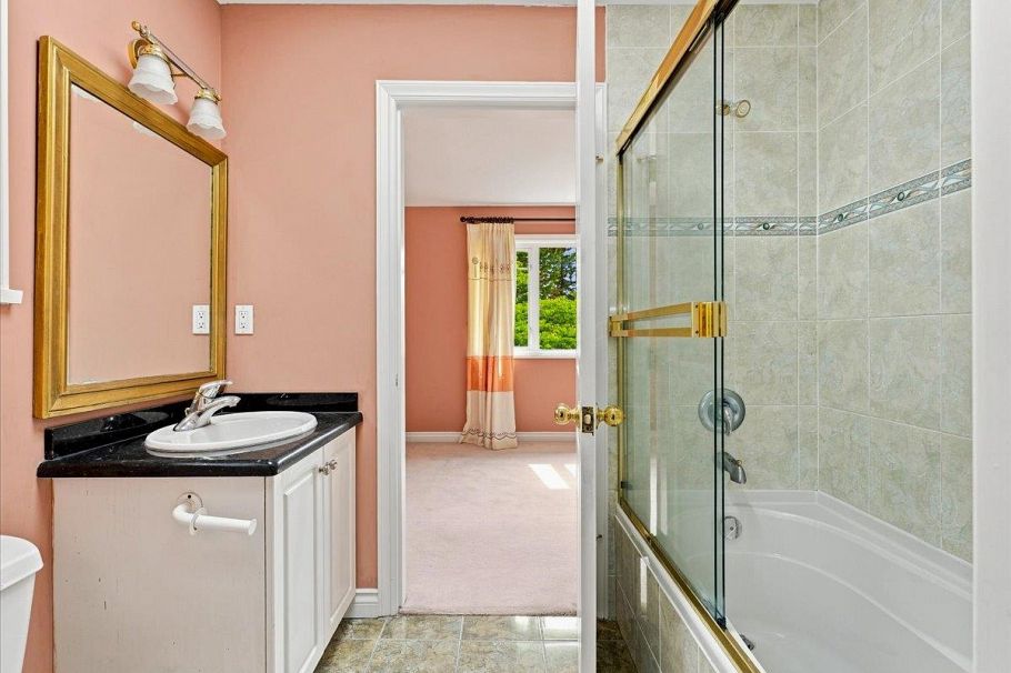 2579 W 45th Avenue Vancouver, BC - 21