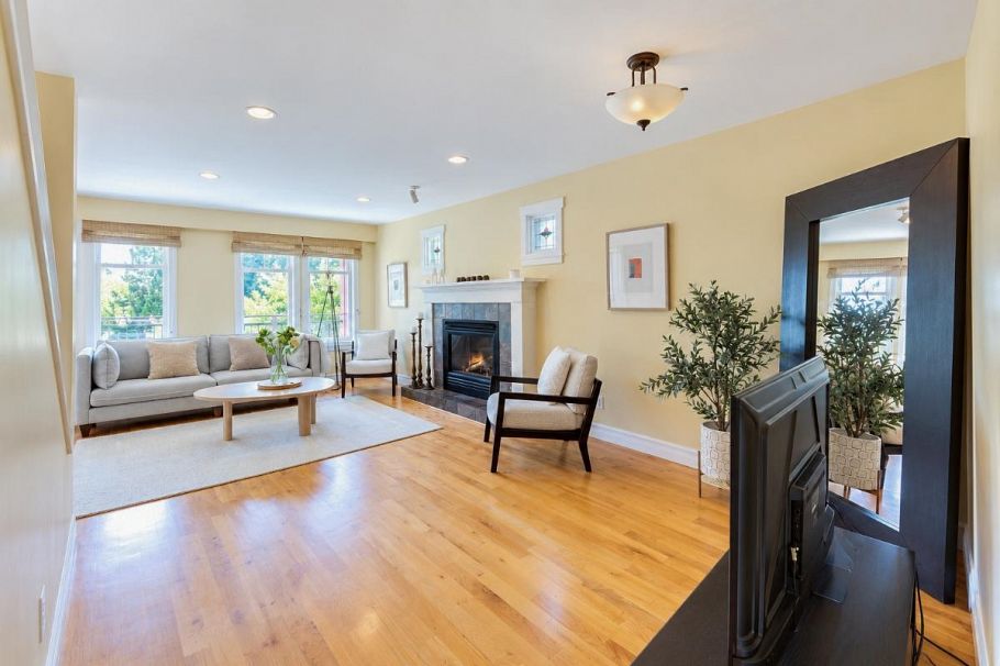 272 E Osborne Road North Vancouver, BC - 7