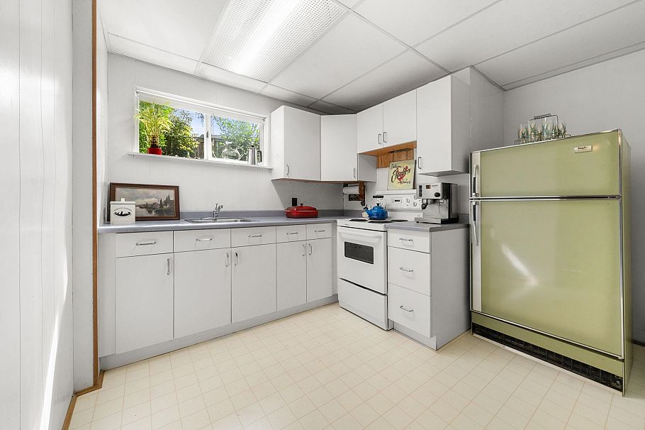 2011 Bridgman Avenue North Vancouver, BC - 25