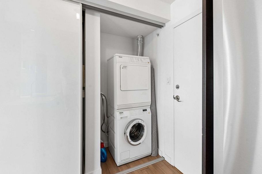 3202 193 Aquarius Mews Vancouver, BC - 17