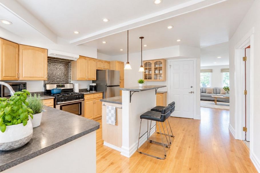 272 E Osborne Road North Vancouver, BC - 13
