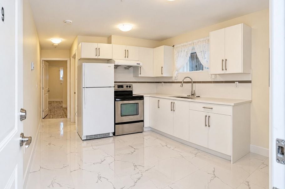 8221 Fremlin Street Vancouver, BC - 4