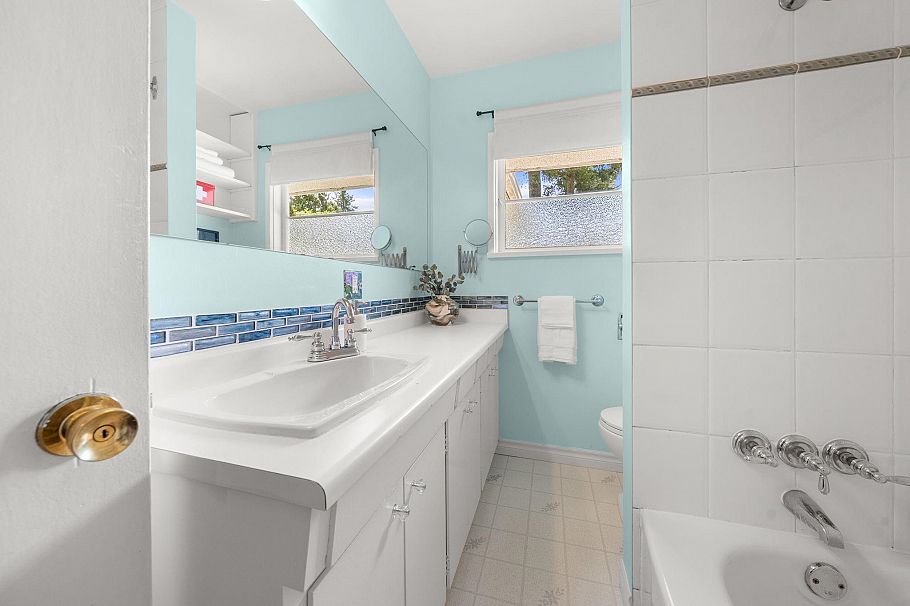 2011 Bridgman Avenue North Vancouver, BC - 19