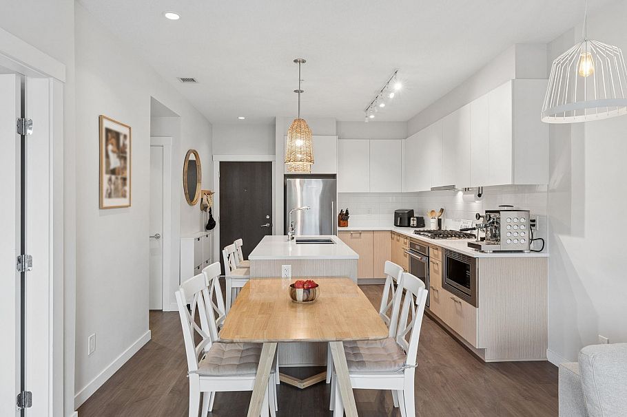 210 625 E 3rd Street North Vancouver, BC - 4