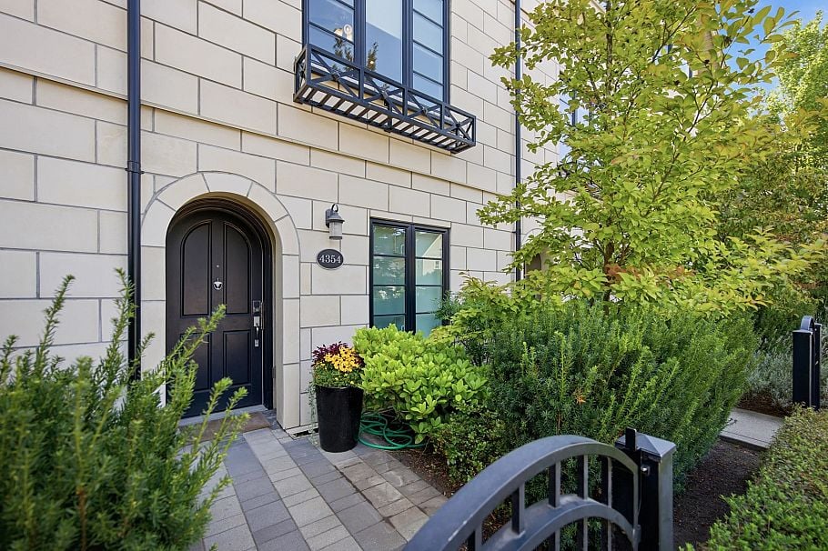 4354 Knight Street Vancouver, BC - 1