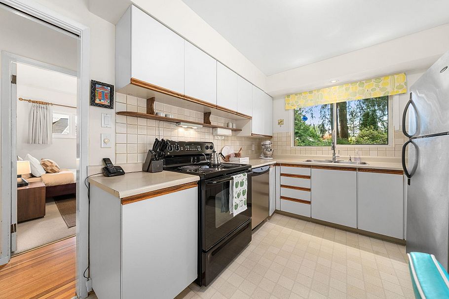 2011 Bridgman Avenue North Vancouver, BC - 15