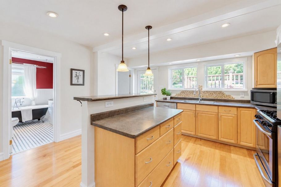 272 E Osborne Road North Vancouver, BC - 17