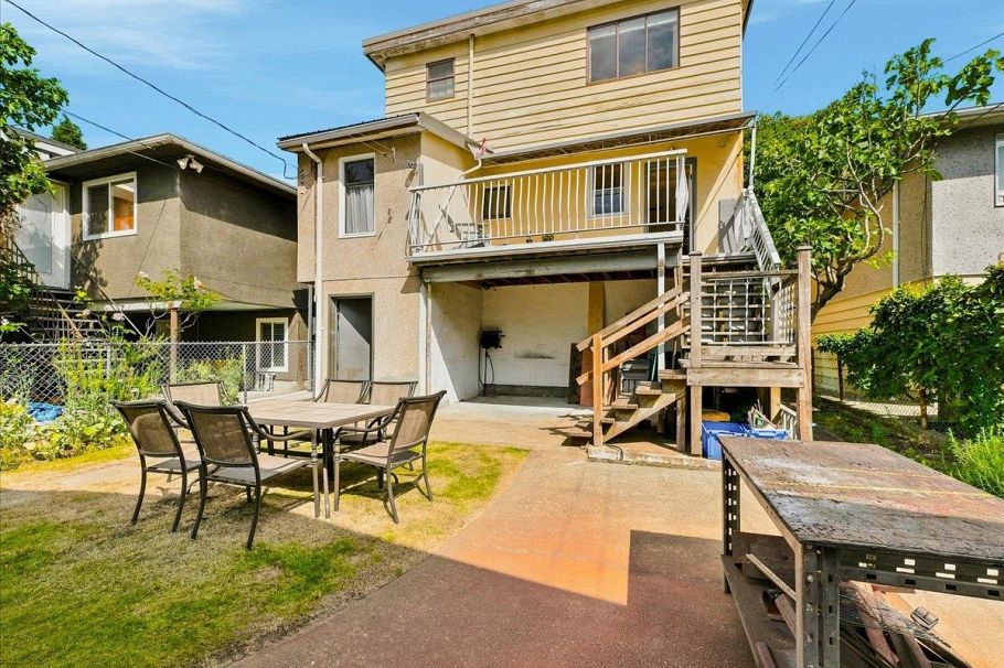 2206 E 8th Avenue Vancouver, BC - 25