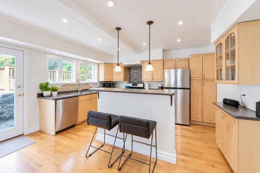 272 E Osborne Road North Vancouver, BC - 12