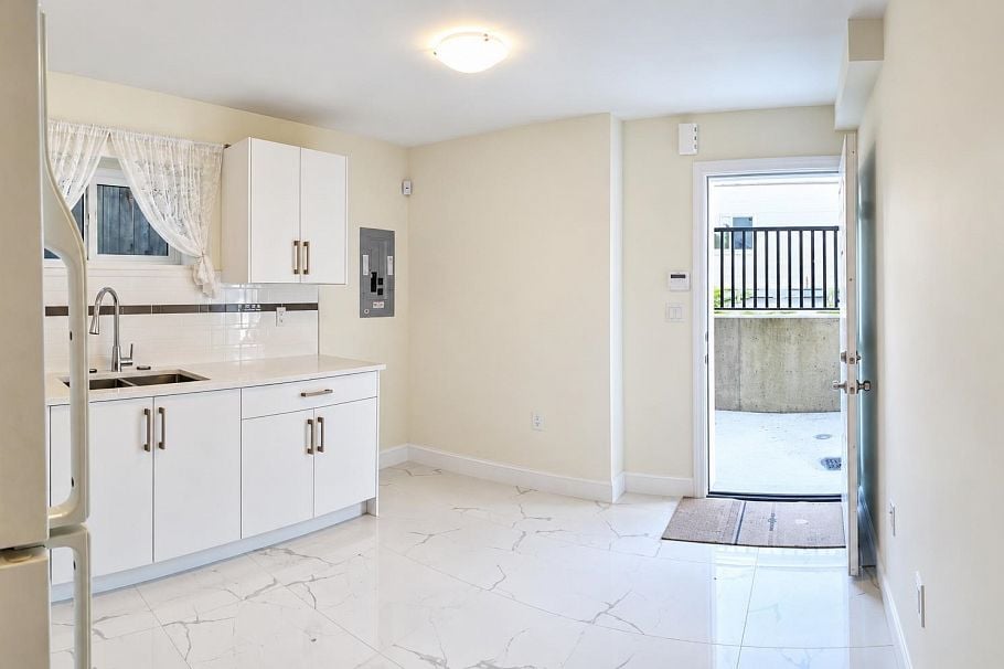 8221 Fremlin Street Vancouver, BC - 5
