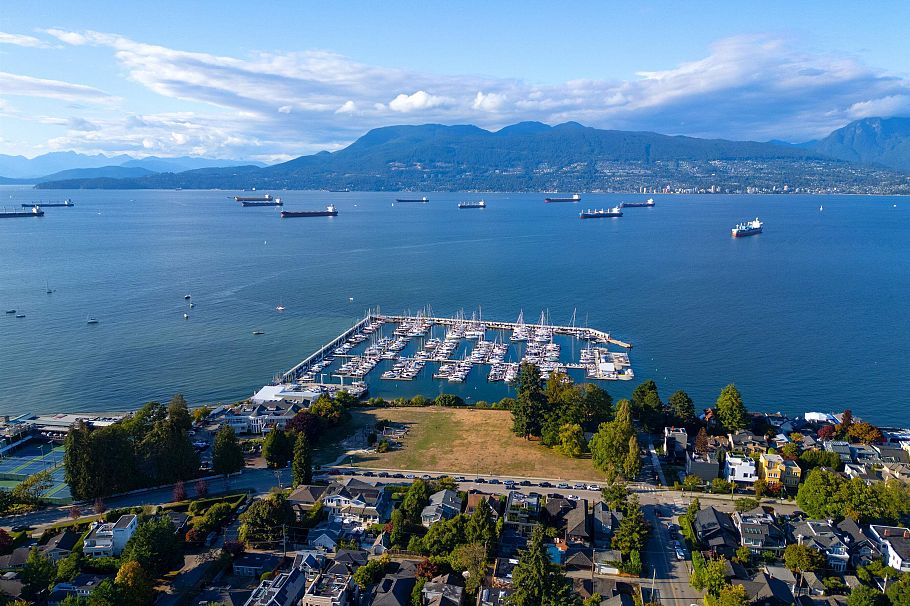 203 2528 Collingwood Street Vancouver, BC - 35