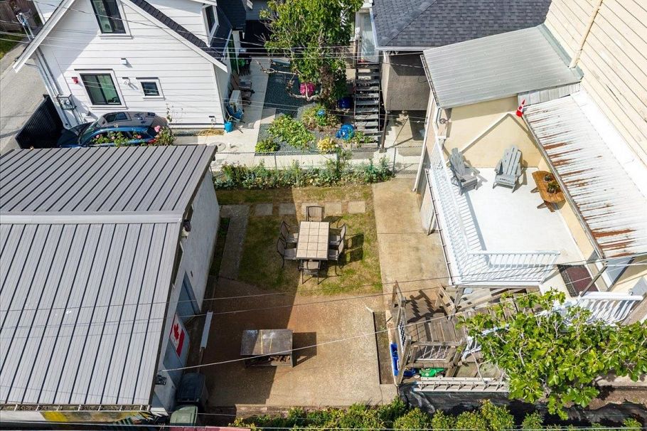 2206 E 8th Avenue Vancouver, BC - 6