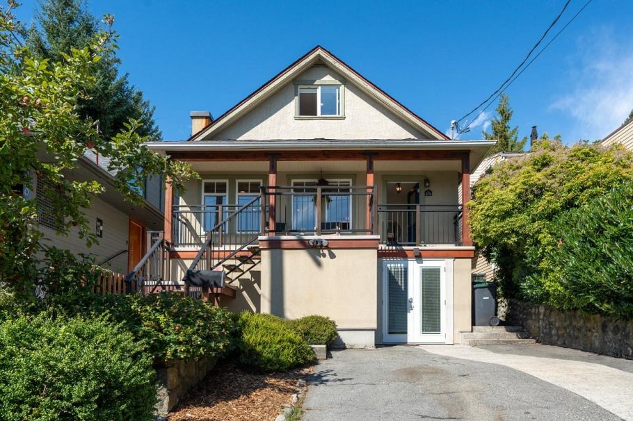 272 E Osborne Road North Vancouver, BC - 1