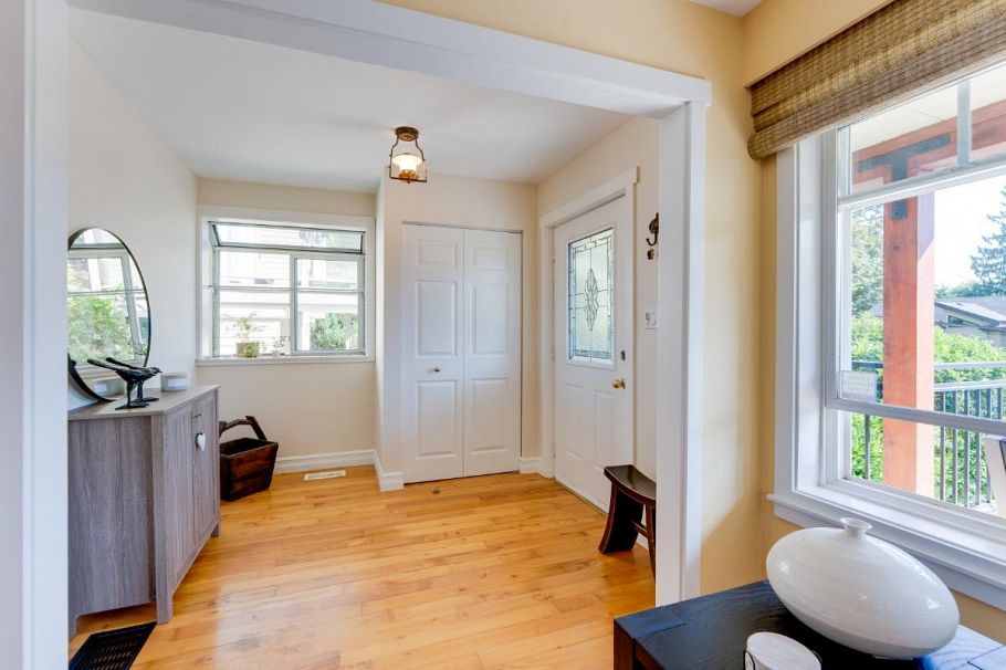 272 E Osborne Road North Vancouver, BC - 4