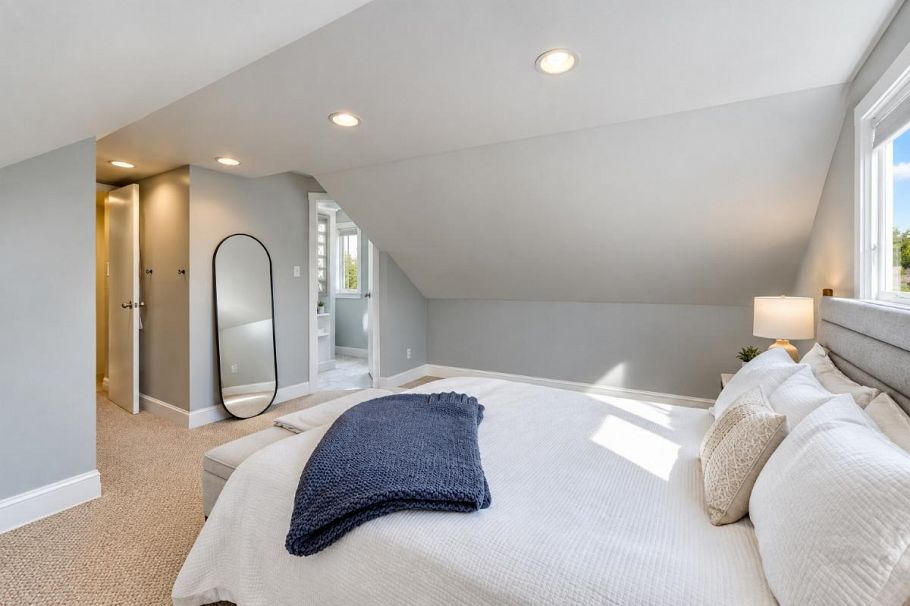 272 E Osborne Road North Vancouver, BC - 27