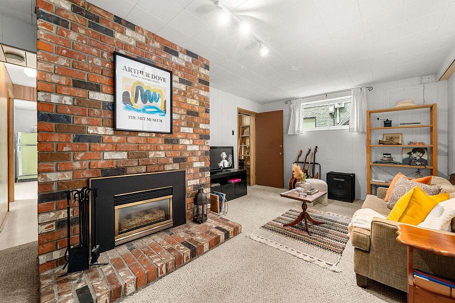 2011 Bridgman Avenue North Vancouver, BC - 23