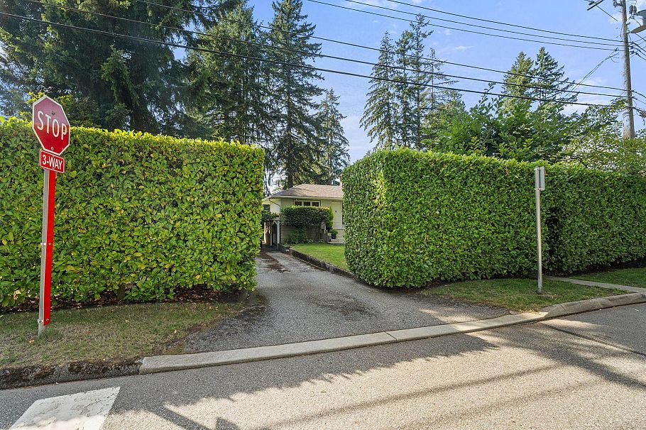 2011 Bridgman Avenue North Vancouver, BC - 36