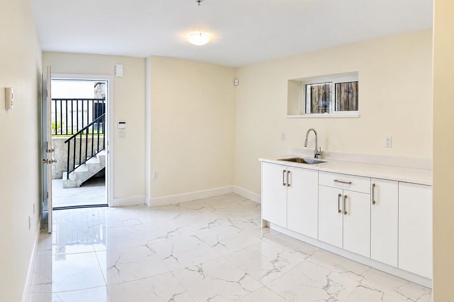 8221 Fremlin Street Vancouver, BC - 17