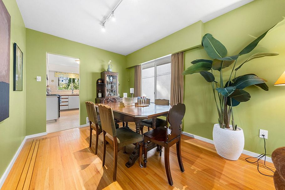 2011 Bridgman Avenue North Vancouver, BC - 11