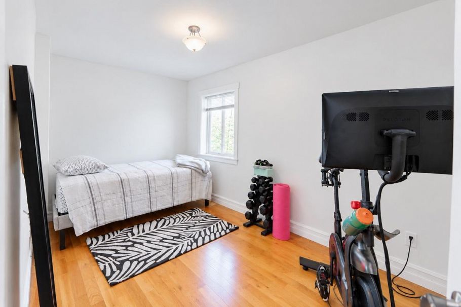 272 E Osborne Road North Vancouver, BC - 32