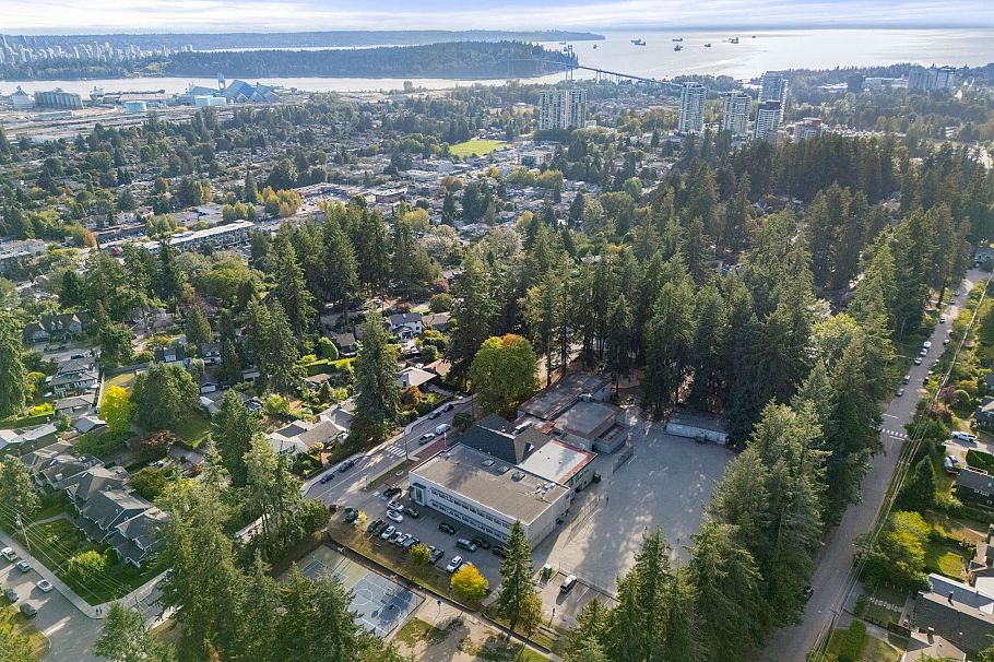 2011 Bridgman Avenue North Vancouver, BC - 39