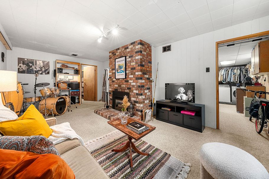 2011 Bridgman Avenue North Vancouver, BC - 24