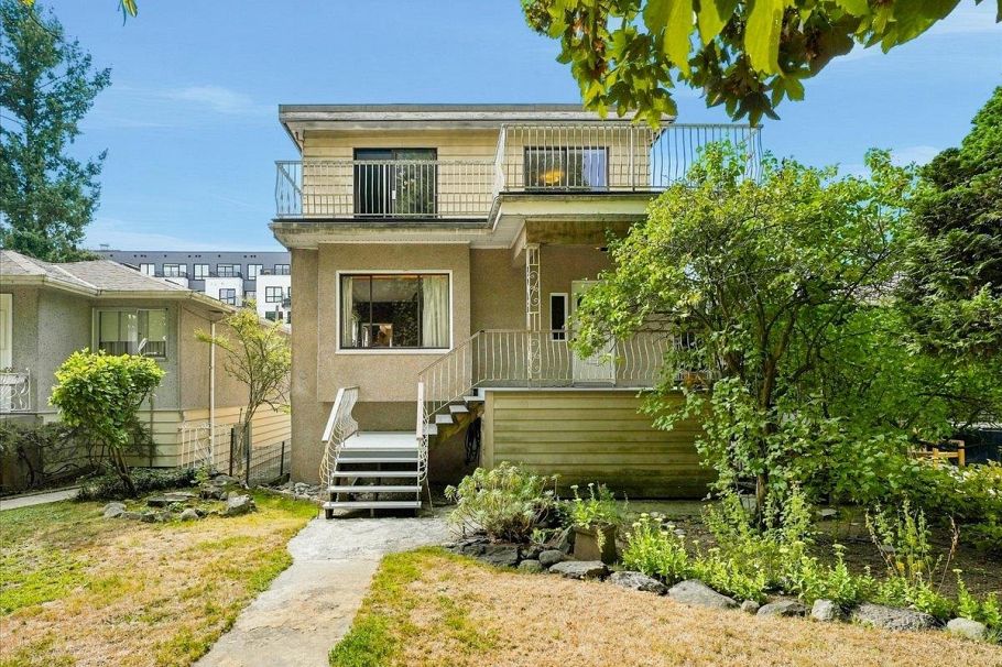 2206 E 8th Avenue Vancouver, BC - 2