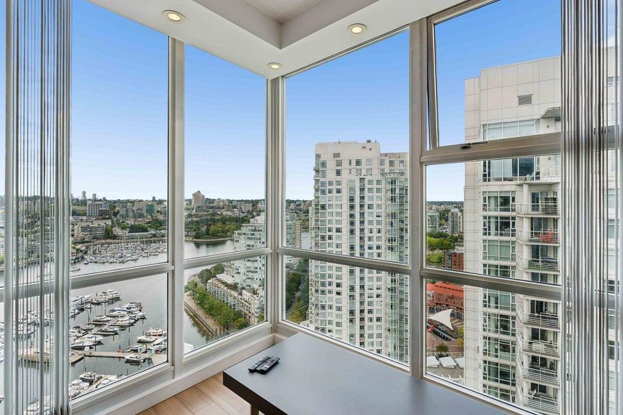 3202 193 Aquarius Mews Vancouver, BC - 2
