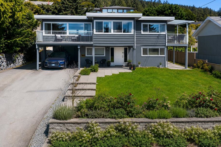 454 Monteray Avenue North Vancouver, BC - 1