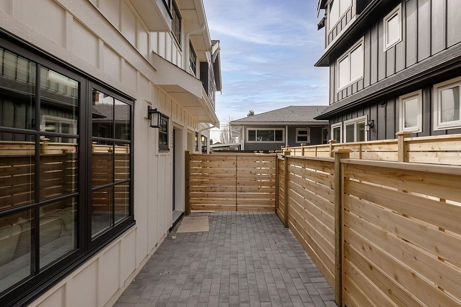 1 552 Kaslo Street Vancouver, BC - 3