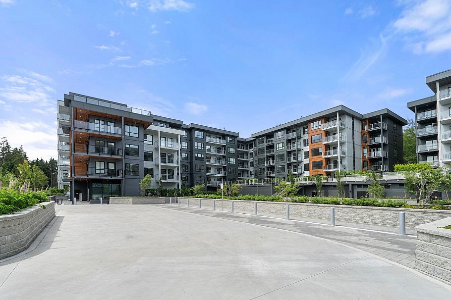 404 3594 Malsum Drive North Vancouver, BC - 32