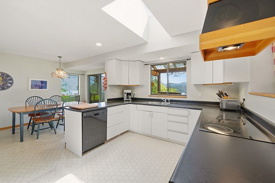 5481 Indian River Drive North Vancouver, BC - 7