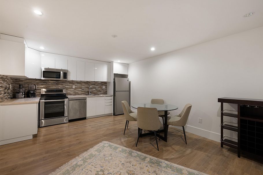 344 E 21 Street North Vancouver, BC - 26