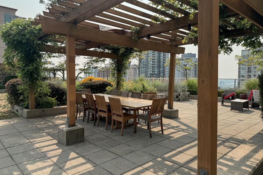 321 135 E 17th Street North Vancouver, BC - 16