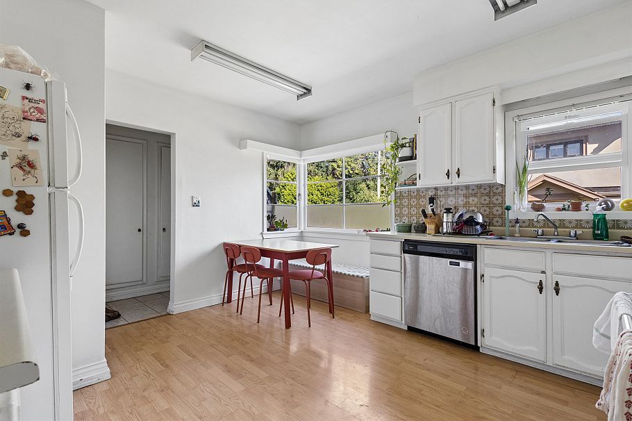 1441 W 49th Avenue Vancouver, BC - 27