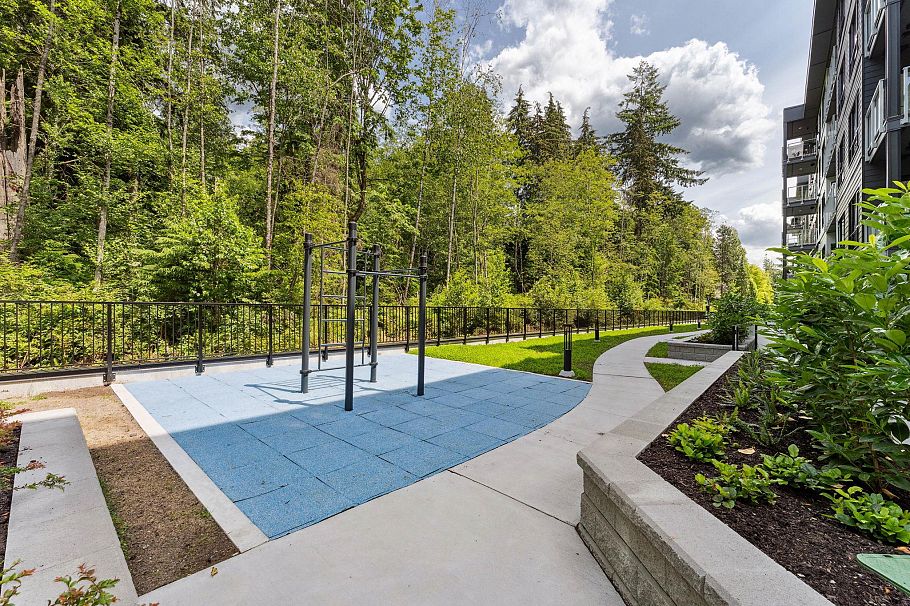 209 3594 Malsum Drive North Vancouver, BC - 27