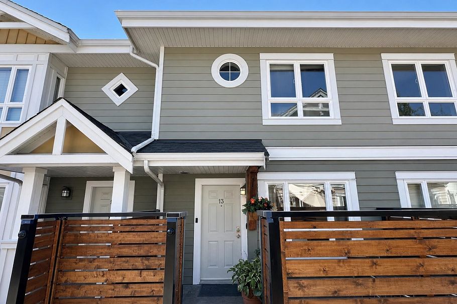 13 915 Tobruck Avenue North Vancouver, BC - 1