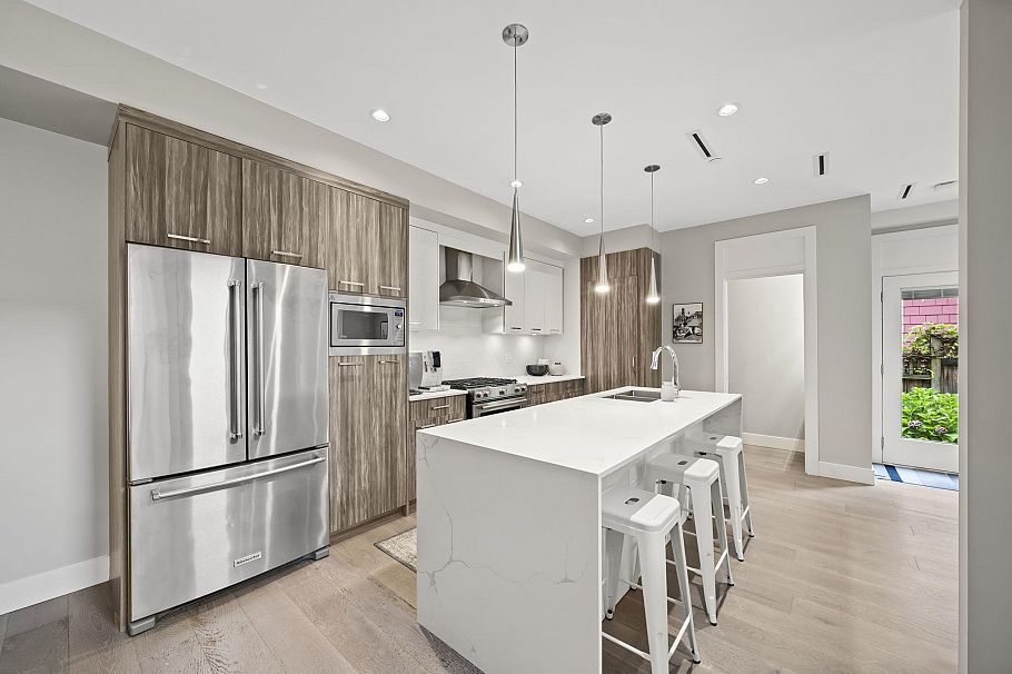 2 233 W 5th Street North Vancouver, BC - 3