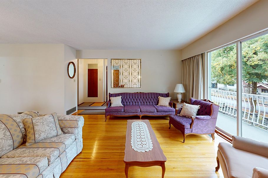 2540 E 25th Avenue Vancouver, BC - 3