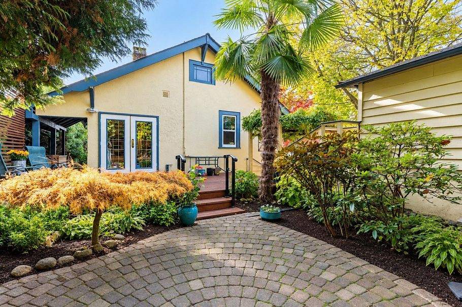 114 W Kings Road North Vancouver, BC - 34