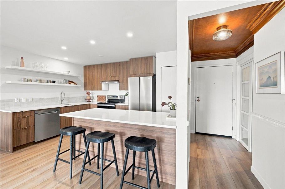 207 236 W 2nd Street North Vancouver, BC - 2