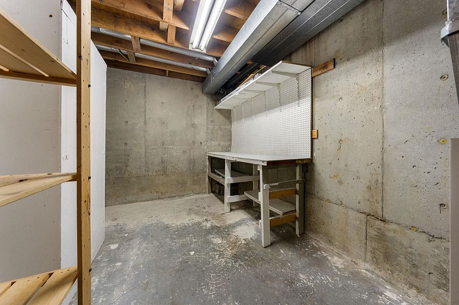 1828 Purcell Way North Vancouver, BC - 34