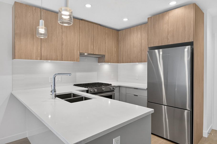 210 108 E 8th Street North Vancouver, BC - 2
