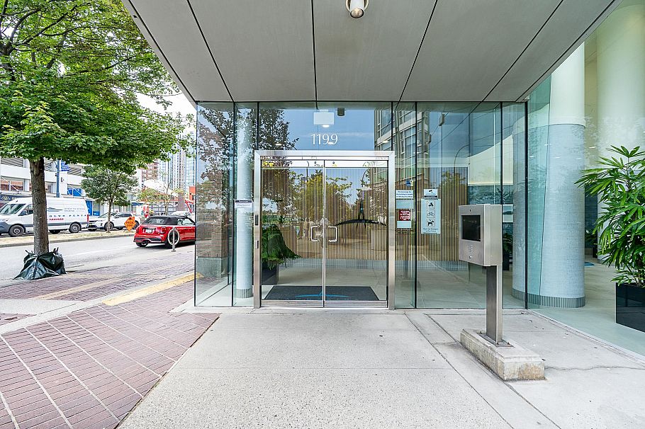 2303 1199 Marinaside Crescent Vancouver, BC - 2
