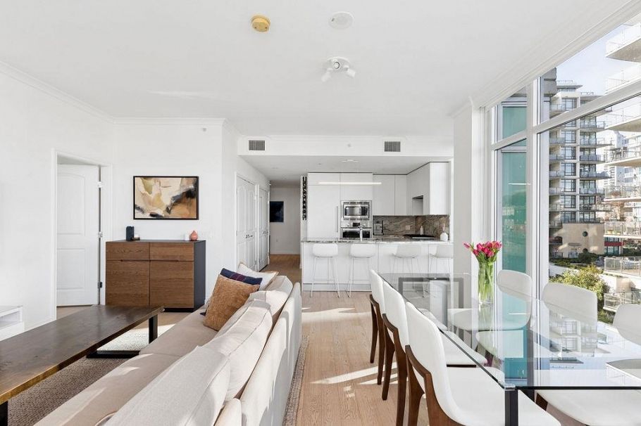 409 185 Victory Ship Way North Vancouver, BC - 12