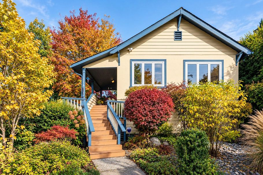 114 W Kings Road North Vancouver, BC - 1