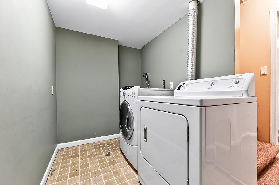 341 W 24th Street North Vancouver, BC - 28